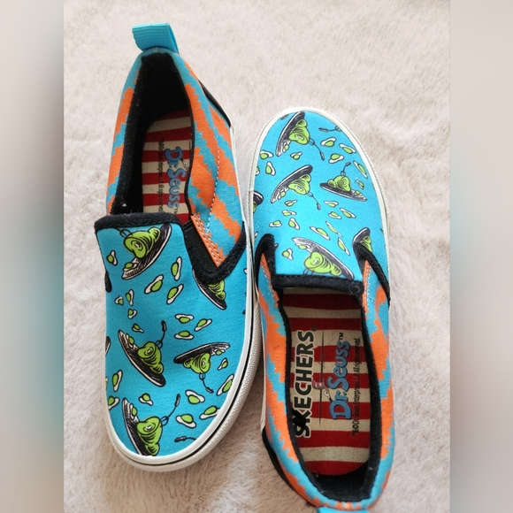 Kids Dr. Seuss slip ons - Picture 7 of 9